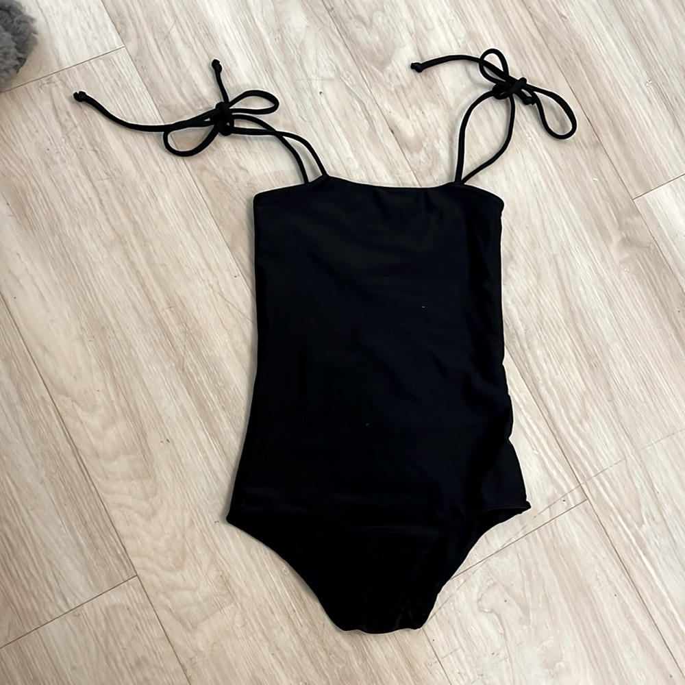 Mikoh girls medium black one piece swimsuit. NWOT. Girls 7-8